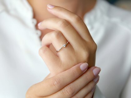 Anello di Fidanzamento Devotion in 18K oro bianco con diamante 0,10ct H/SI