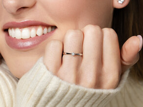 Anello di Fidanzamento Heaven 6 Petite in 14K oro giallo con diamante 0,07ct G/SI
