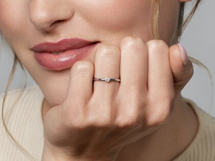 Anello di Fidanzamento Melody in argento 925/- con diamante 0,10ct G/SI