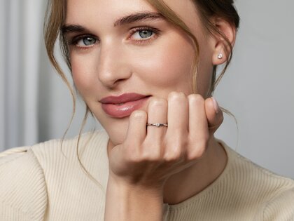 Anello di Fidanzamento Melody in argento 925/- con diamante 0,10ct G/SI