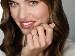 Anello di Fidanzamento Modern Petite in 14K oro bianco con diamante 0,05ct G/SI