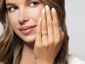 Anello di Fidanzamento Modern Petite in 14K oro rosa con diamante 0,05ct G/SI