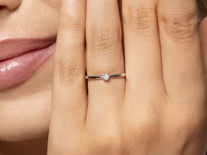 Anello di Fidanzamento Modern Petite in 14K oro bianco con diamante 0,05ct G/SI