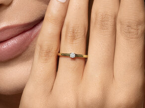 Anello di Fidanzamento Modern Petite in 14K oro giallo con diamante 0,08ct G/SI