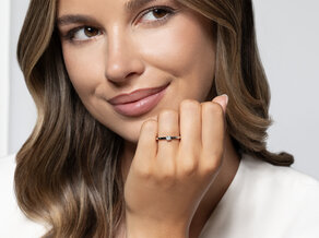 Anello di Fidanzamento Modern Petite in oro giallo