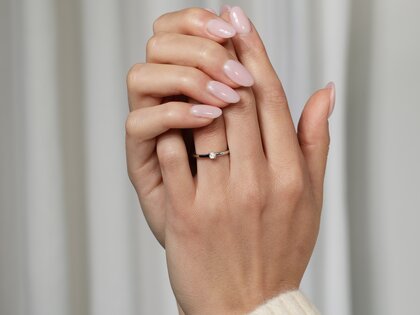 Anello di Fidanzamento Modern in 14K oro bianco con diamante 0,10ct G/SI