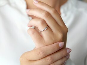Anello di Fidanzamento Modern in 14K oro bianco con diamante 0,10ct G/SI
