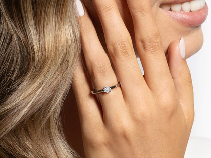 Anello di Fidanzamento Modern in 14K oro bianco con diamante 0,30ct H/SI