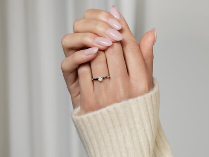 Anello di Fidanzamento Modern in 14K oro bianco con diamante 0,30ct H/SI
