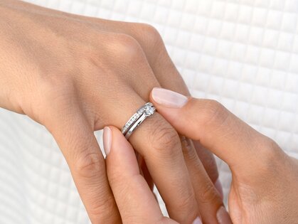 Anello di Fidanzamento Modern in 9K oro bianco con diamante 0,25ct H/SI