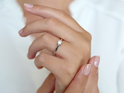 Anello di Fidanzamento Modern in 14K oro bianco con diamante 0,50ct H/SI