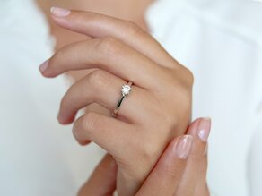 Anello di Fidanzamento Modern in 14K oro bianco con diamante 0,50ct H/SI