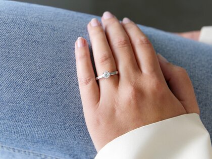 Anello di Fidanzamento Modern in 14K oro bianco con diamante 0,50ct H/SI