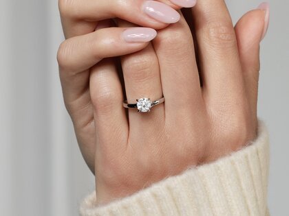 Anello di Fidanzamento Modern in 9K oro bianco con diamante 1,00ct H/SI