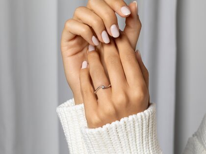 Anello di Fidanzamento Twist Petite in 14K oro bianco con diamante 0,04ct G/SI