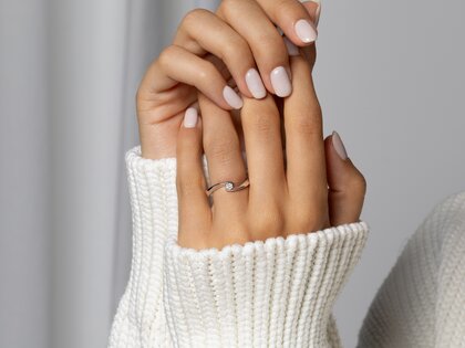 Anello di Fidanzamento Twist Petite in 14K oro bianco con diamante 0,09ct G/SI
