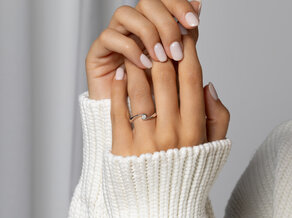 Anello di Fidanzamento Twist Petite in 14K oro bianco con diamante 0,09ct G/SI
