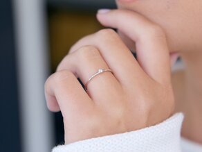 Anello di Fidanzamento Pure in 9K oro bianco con diamante 0,04ct G/SI