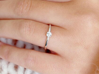 Anello di Fidanzamento Pure in 14K oro bianco con diamante 0,13ct G/SI