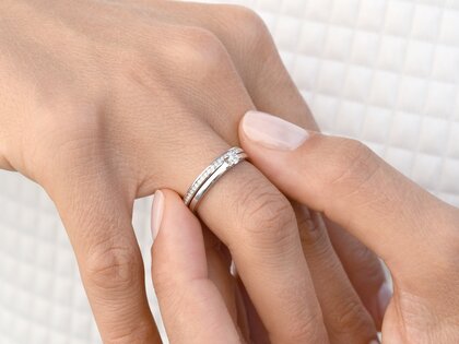 Anello di Fidanzamento Romance in 9K oro bianco con diamante 0,15ct G/SI