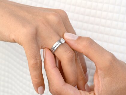 Anello di Fidanzamento Romance in 14K oro bianco con diamante 0,40ct H/SI