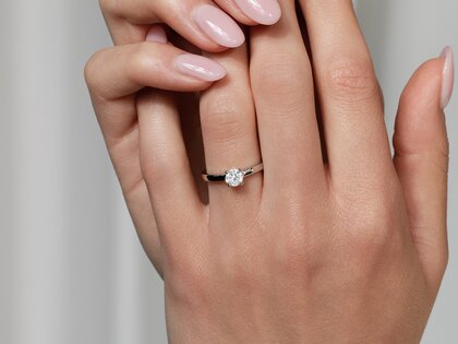 Anello di Fidanzamento Romance in 14K oro bianco con diamante 0,50ct H/SI