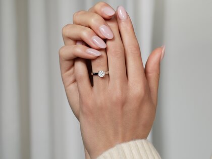 Anello di Fidanzamento Romance in 9K oro bianco con diamante 1,00ct H/SI
