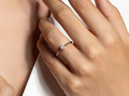 Anello di Fidanzamento Royal in 9K oro rosa con diamante 0,15ct D/IF