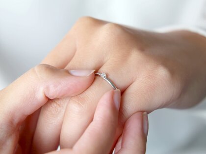 Anello di Fidanzamento Royal in 14K oro bianco con diamante 0,05ct H/SI
