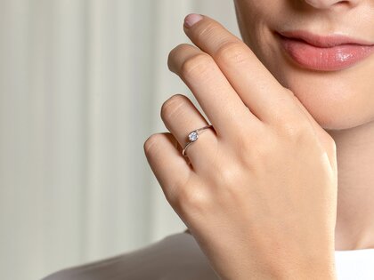 Anello di Fidanzamento Touch in 18K oro bianco con diamante 0,23ct D/IF