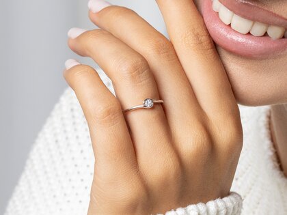 Anello di Fidanzamento Touch in 14K oro bianco con diamante 0,08ct D/IF