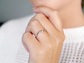Anello di Fidanzamento Twist Petite in 14K oro bianco con diamante 0,04ct G/SI
