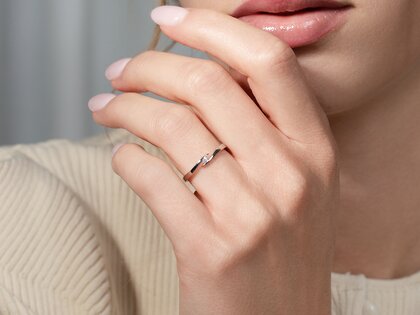 Anello di Fidanzamento Twist in 9K oro rosa con diamante 0,03ct