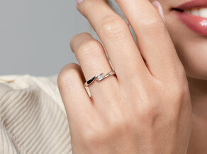 Anello di Fidanzamento Twist in 14K oro bianco con diamante 0,07ct H/SI