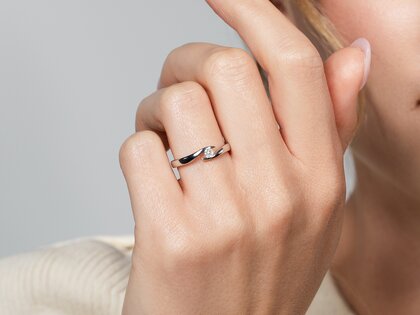 Anello di Fidanzamento Twist in 14K oro giallo con diamante 0,10ct H/SI