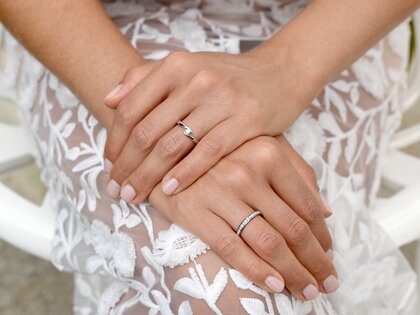 Anello di Fidanzamento Twist in argento 925/- con diamante 0,10ct G/VS