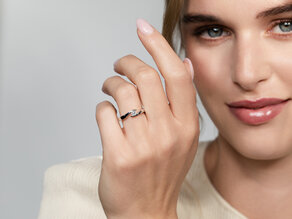 Anello di Fidanzamento Twist in 14K oro giallo con diamante 0,20ct H/SI