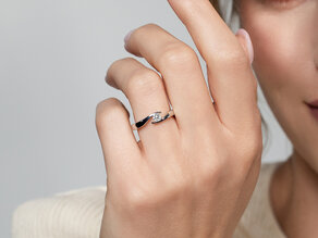 Anello di Fidanzamento Twist in 14K oro giallo con diamante 0,20ct H/SI