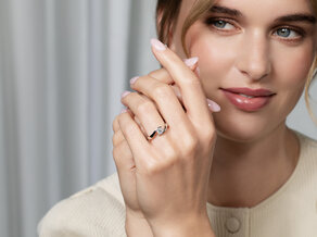 Anello di Fidanzamento Twist in 18K oro rosa con diamante 0,40ct G/SI
