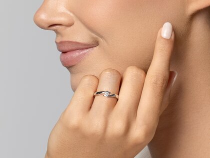 Anello di Fidanzamento Twist in 14K oro giallo con diamante 0,10ct H/SI