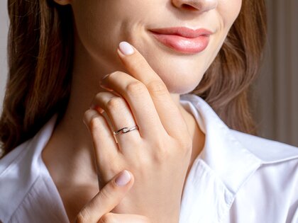 Anello di Fidanzamento Twist in 14K oro bianco con diamante 0,07ct H/SI